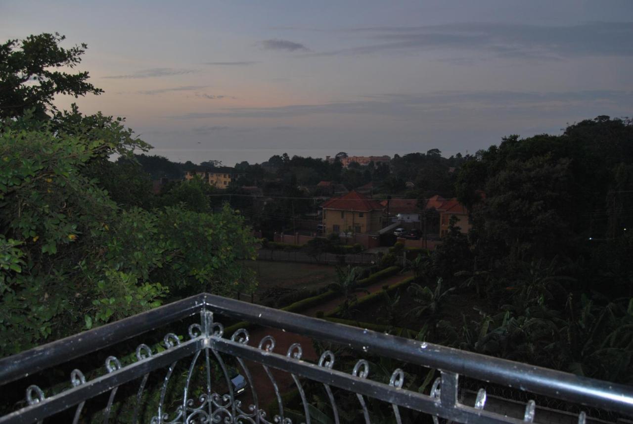 Frontiers Hotel Entebbe Bagian luar foto