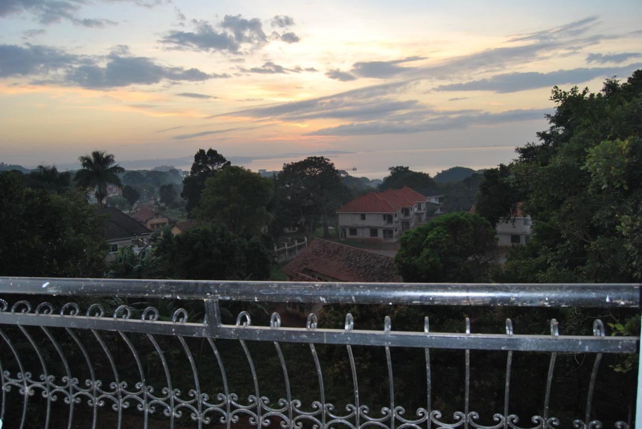 Frontiers Hotel Entebbe Bagian luar foto
